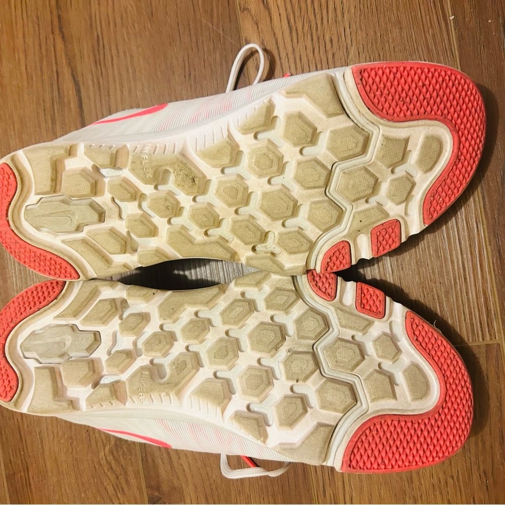 Nike White and Pink Athletic Shoes size 10 - Picture 6 of 7